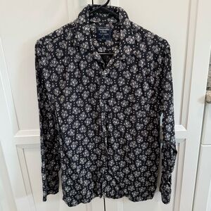 Abercrombie & Fitch black paisley button up shirt